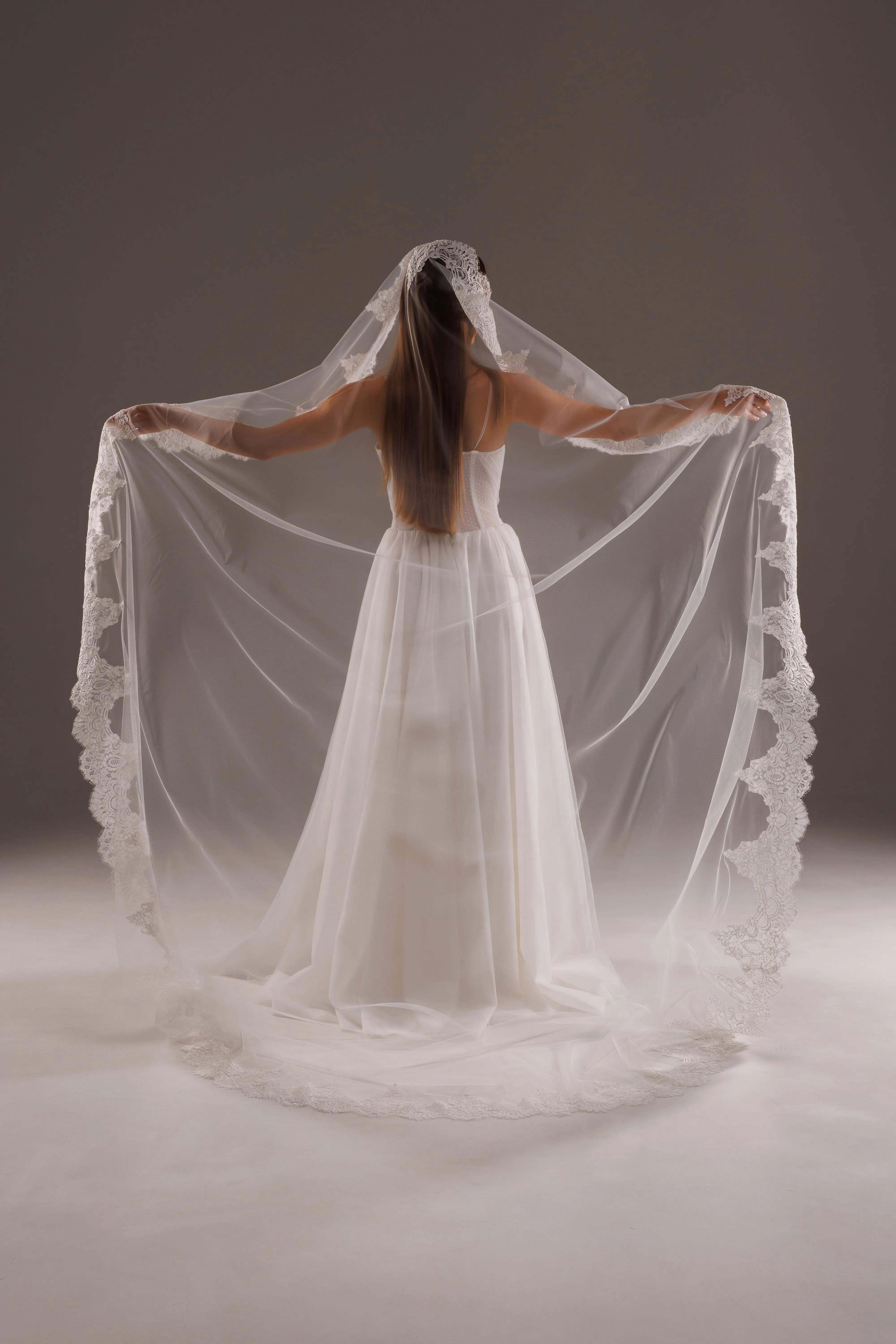 Gorgeous mantilla lace trim bridal veil, LLCV29