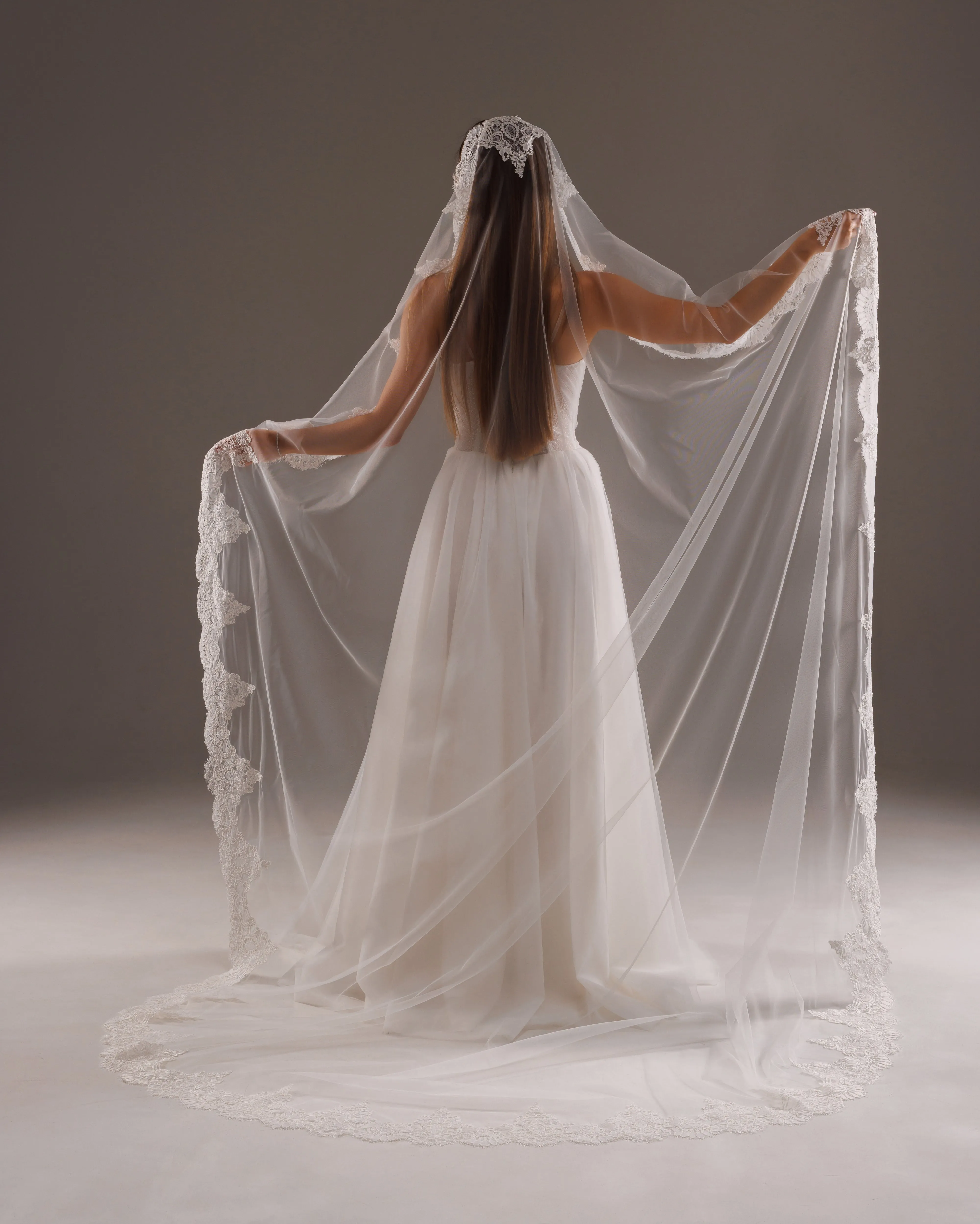 Gorgeous mantilla lace trim bridal veil, LLCV29